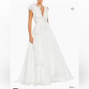 Mac Duggal

Ruffle Shoulder V-Neck Gown White size 4